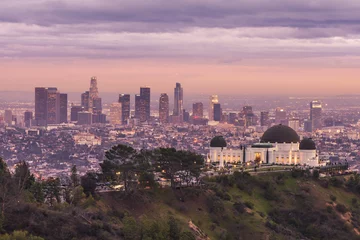 Fototapeten Griffith Observatory and Los Angeles city skyline at sunset © chones