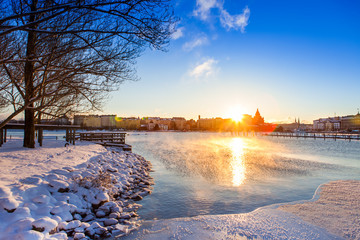 Obraz premium Wintertime waterfront scene