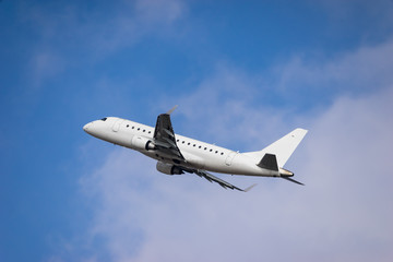 Fototapeta na wymiar Embraer ERJ-170-100 (ERJ-170STD)