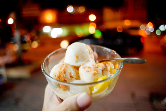 Coconut milk ice cream with salted egg 