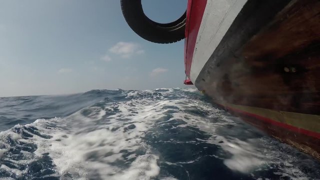 eine Bootsfahrt mit einem typischen maledivischem Boot, dem Dhoni