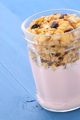 Berries yogurt parfait