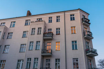 Fototapeta na wymiar white corner house at berlin in the afternoon