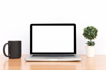 Fototapeta premium Conceptual workspace, Laptop and mouse isolated blank screen with clipping path.