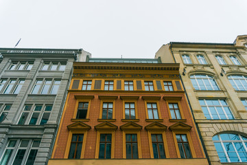 Fototapeta na wymiar old fashioned row houses at berlin