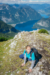 Naklejka premium Young beautiful woman against valley and lake