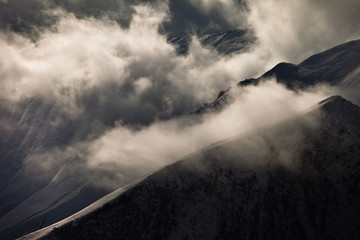 Kaukaz - Gruzja w zimowej szacie. Caucassus mountains in Georgia. © rogozinski