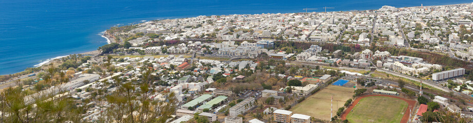 Fototapeta na wymiar panorama de la ville de saint-denis, Réunion 