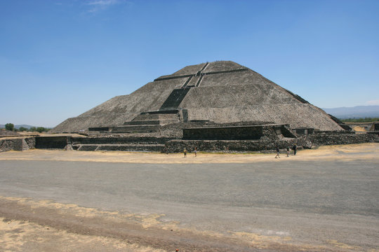 Impressive Pyramid of the Sun, Avenue of the Dead, Pre- Columbine Mesoamerican city Teotihuacan, Mexico