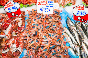 Fresh shrimps for sale at fish market, Palma de Mallorca © Stockphototrends