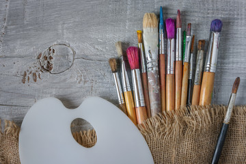 Palette and brush painter