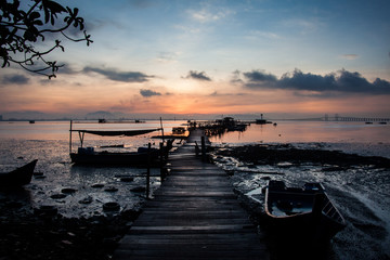 Obraz premium Wooden bridge sunrise for background