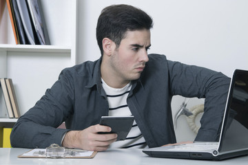 Naklejka premium man with the calculator and computer working in the office or at home
