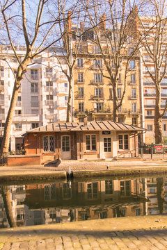 Paris, canal Saint-Martin, on the quay in winter