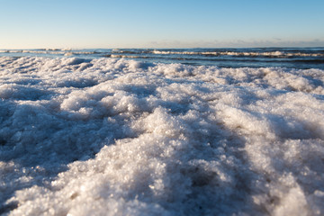 Obraz premium Snowy Baltic coast in early winter.