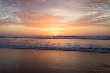 Fototapeta na wymiar Grandioser Sonnenuntergang am Strand von Portugal
