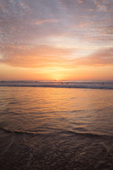 Grandioser Sonnenuntergang am Strand von Portugal
