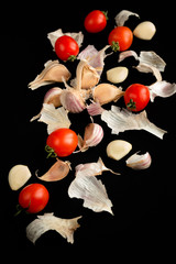 Garlic and tomatoes in a creative style