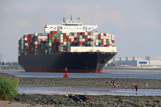 Hamburg - 010 - Containerschiff 1