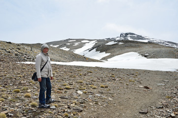 Fototapeta premium Hiker on the way to the peak Veleta in the Sierra Nevada