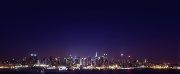 Fototapeta na wymiar Manhattan by Night