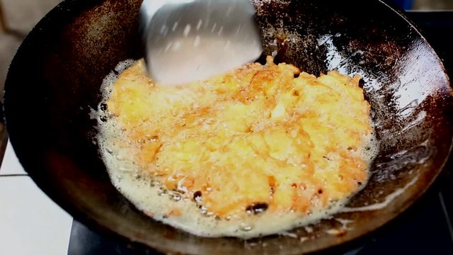 frying egg in pan