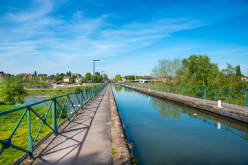 Fototapeta premium Water bridge over the Loire near Digoin in France