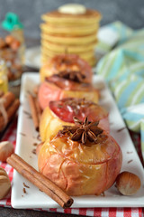 Baked apples with spices