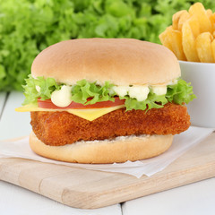 Fischburger Fisch Burger Backfisch Hamburger und Pommes Frites K