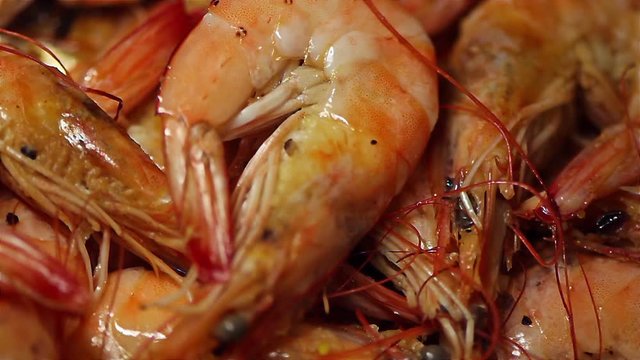 вкусные креветки на гриле свежие морепродукты, барбекю креветки макро