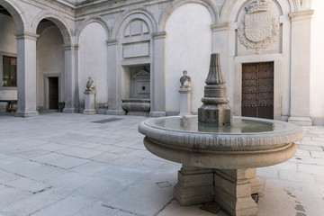 Fototapeta na wymiar the fountain with King statue in the alcazar of Segovia city, Spain.