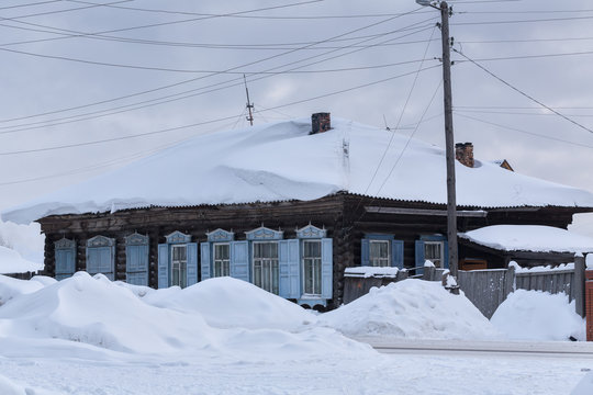 A house with lots of snow