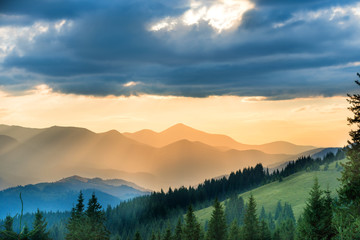 Obrazy na Plexi  Piękny zachód słońca w górach