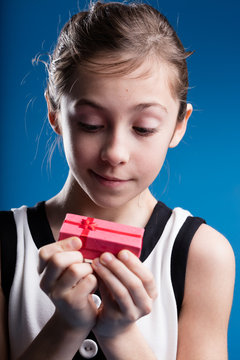 girl hpoing in a great gift