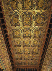 Fototapeta na wymiar Interior details of ceiling inside famous palace of aljaferia in Spanish city Zaragoza