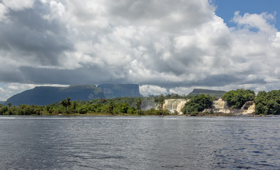 Fototapeta na wymiar Panoramic view of the lagoon of Canaima national park - Venezuela, Latin America