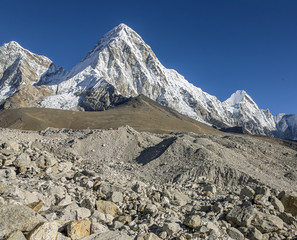Pumo Ri peak  (7165 m) (view from glacier) - Everest region, Nepal, Himalayas