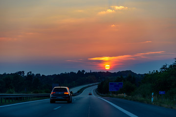 Fototapeta na wymiar Autobahn mit Sonnenuntergang