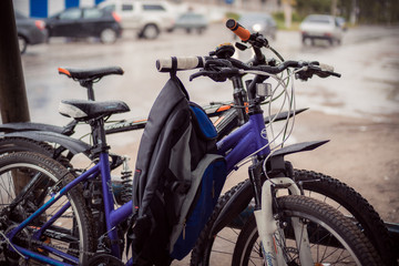 Obraz premium stop on a travel: couple of left bicycles with backpacks