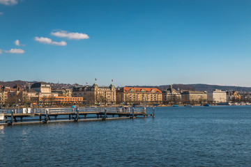 Fototapeta na wymiar View of Zurich lake