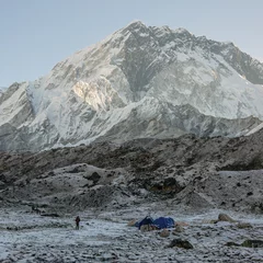 Foto op Plexiglas Makalu Pieken van het Nuptse-massief met de eerste zonnestralen - Everest-regio, Nepal, Himalaya