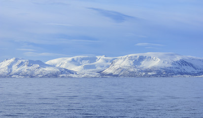 verschneite Berge am Polarkreis