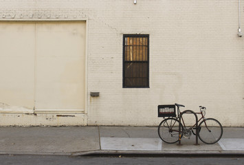 Fototapeta na wymiar Bike against wall