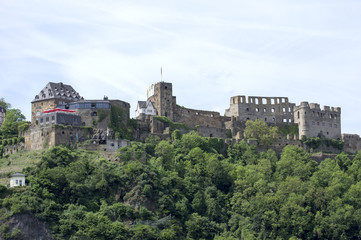 Fototapeta na wymiar Burg Rheinfels in St. Goar am Rhein, Deutschland