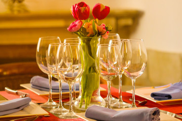 Sweet color Empty glasses and flowers in restaurant  blurred style for the soft background.