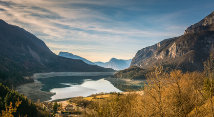 Lago di Molveno, Trentino Alto Adige. Il lago durante lo svuotamento per manutenzione.