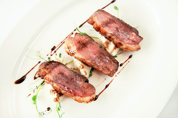 Medallions of veal with teriyaki sauce and white cheese