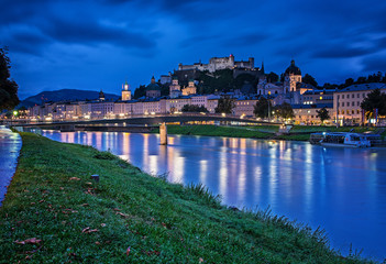 Obraz premium Salzburg in dusk