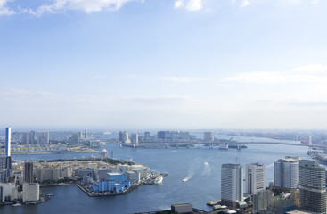 Naklejka premium 東京都市風景 東京湾岸エリア 晴海 有明 台場 品川埠頭 倉庫 空 レインボーブリッジ