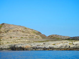 Fototapeta premium ocean and rock mountain